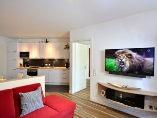 Wohnzimmer mit großem Fernseher