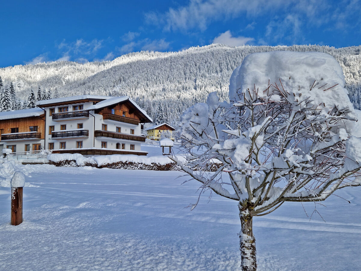 Apartmenthaus im Winter