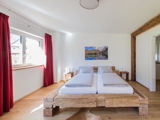 Schlafzimmer mit Ankleidezimmer