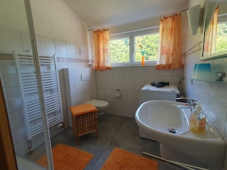 Badezimmer im Obergeschoss