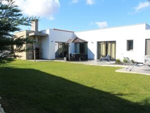 Alluring Villa with Private Pool, Garden and Coast - Salir do Porto - image1