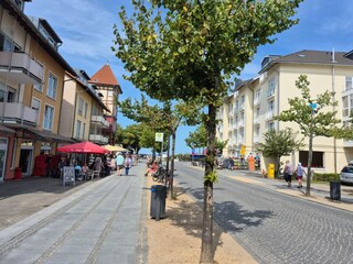 Kurzer Weg zum Strand mit Geschäften
