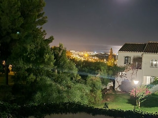 Blick bei Nacht von unserer Terrasse