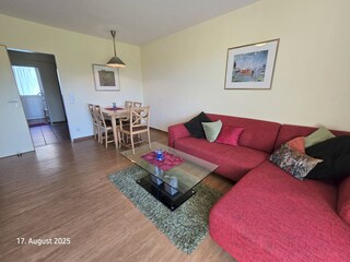 Wohnzimmer mit Essbereich