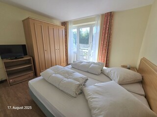 Schlafzimmer mit 2ter Terrassentür