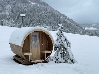 Fass Sauna mit Holzofen