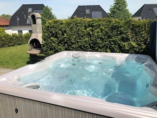 Eigener Außenwhirlpool im Garten
