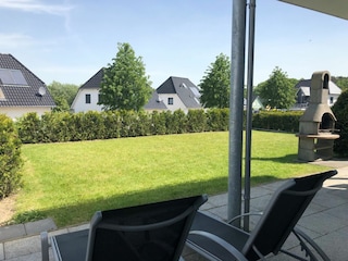 Terrasse mit Blick in den Garten
