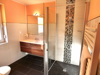 Badezimmer im Erdgeschoss