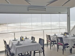 view over the beach in winter, restaurant Club Náutico