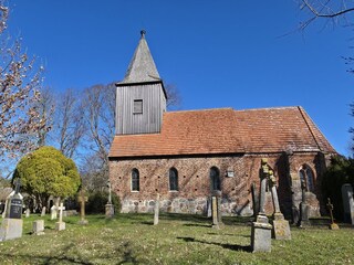 Kirche im Dorf