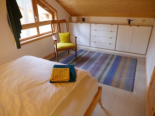 Schlafzimmer mit Einbauschrank