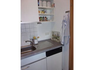 E-Herd, Spülmaschine, Mikrowelle usw. vorhanden