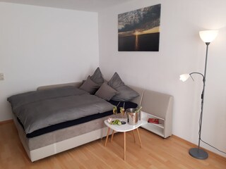 Mit 1Handgriff vom Boxspringsofa zum Doppelbett
