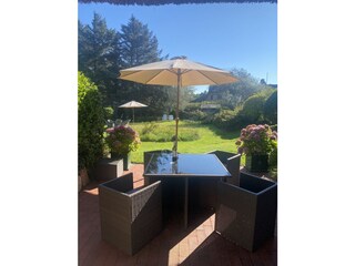 Eigene Terrasse mit Gartenzugang