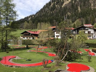 Minigolfplatz direkt hinter dem Haus
