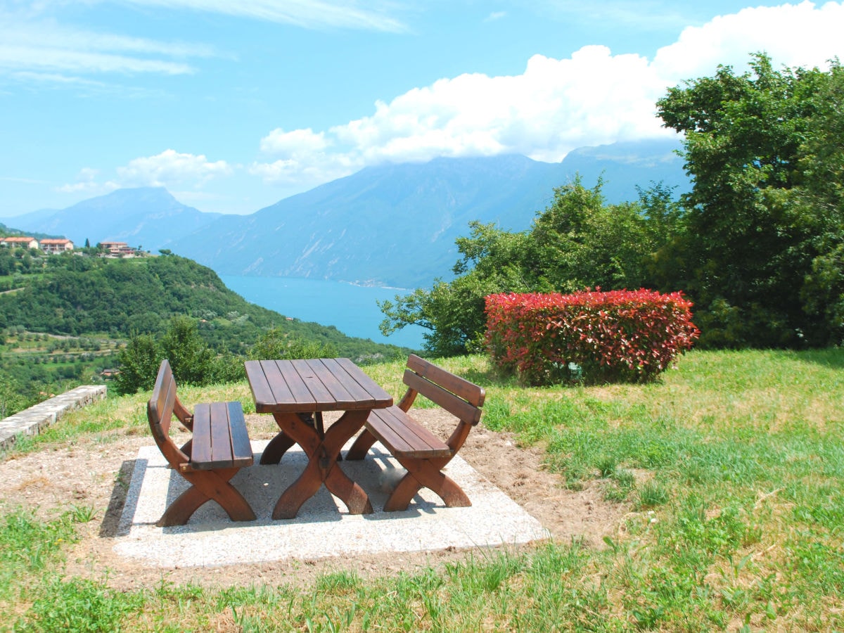 Gemeinsamen Garten mit Barbecue und Seeblick