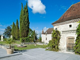Schloss Bourg-de-Visa Außenaufnahme 11