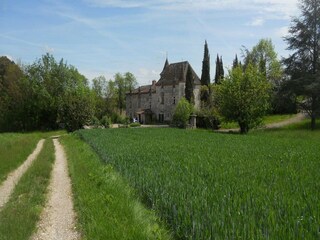 Schloss Bourg-de-Visa Außenaufnahme 2
