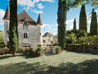 Schloss Bourg-de-Visa Außenaufnahme 7