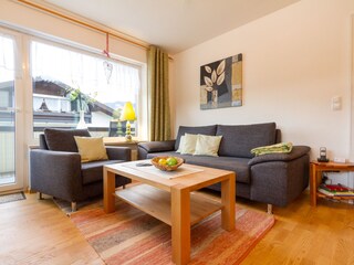 Wohnimmer mit Couchgarnitur, 2 Sessel