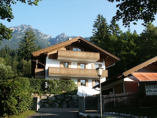 Haus Almhüttenweg im Sommer