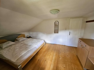 Schlafzimmer OG mit kleinem Balkon