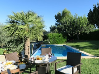 garden and private pool