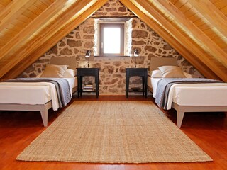 Schlafzimmer 5