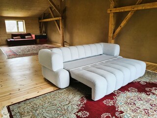 2 Schlafsofas im Yogaraum