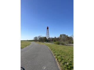 Radeln am Deich zum Campener Leuchtturm