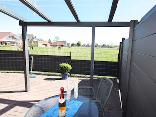 Terrasse mit Weidenblick