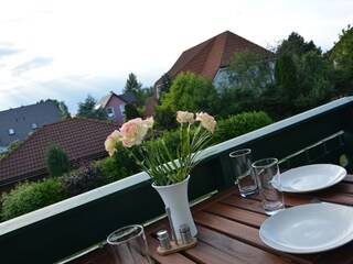 Essen auf dem Balkon