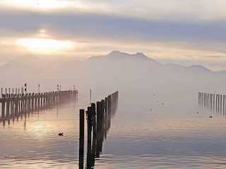 See & Berge in der Morgenstimmung