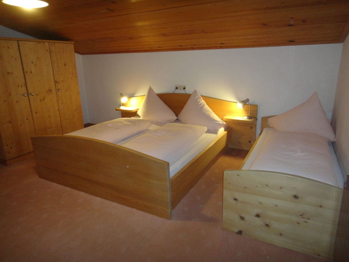 Schlafzimmer 2