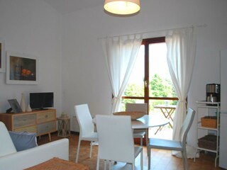 Wohnzimmer mit Küche
