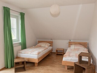 2. Schlafzimmer