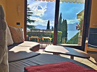 Blick vom Sofa auf den See