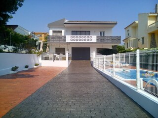 View of the villa, pool and terrace