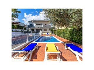 View of the terrace and pool