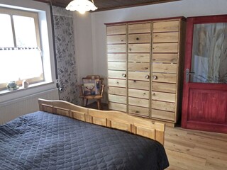 Schlafzimmer (Massivholz/Eicheparkett)