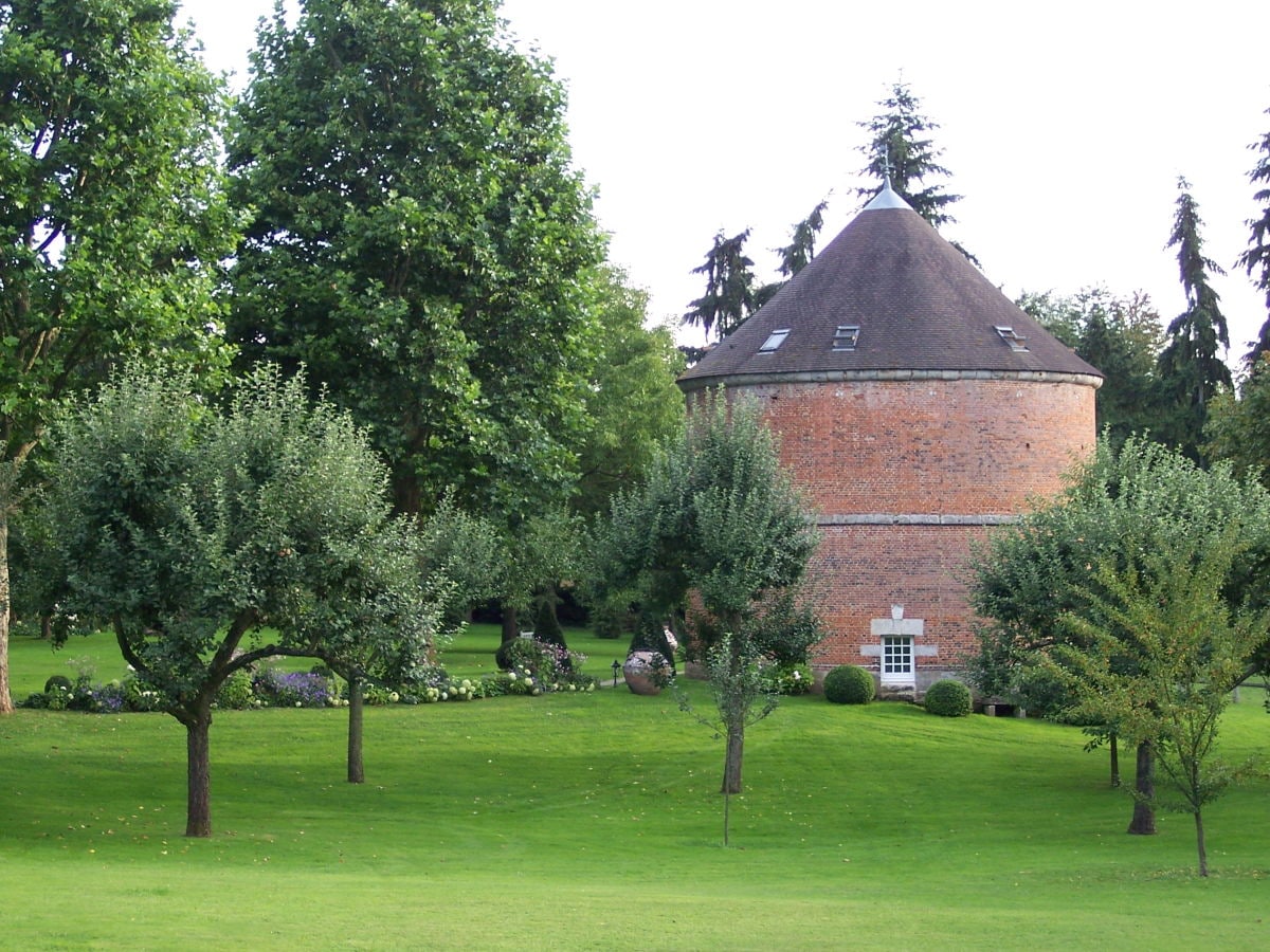 Unser Taubenturm mit Obstgarten