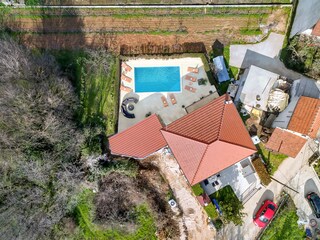 A view of the house and the surrounding area