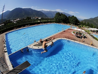 Schwimmbad Lana Bild Frieder Blickle TV Lana