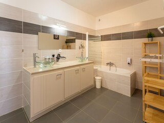 Villa Régusse Caratteristiche 35