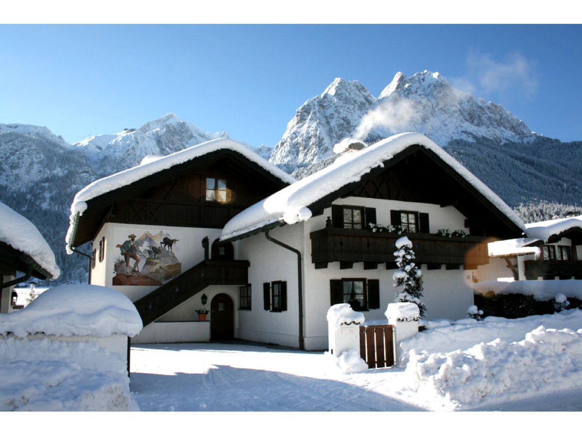 Ferienhaus Frühholz im Winter mit Bergblick