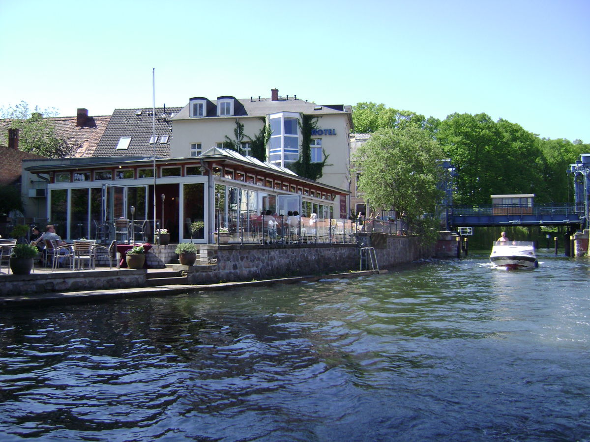 Blick auf die Hubbrücke an der Elde