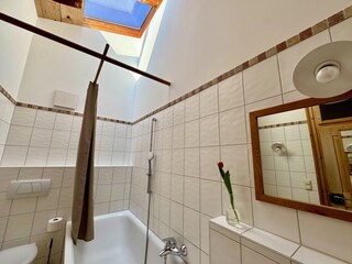 Badewanne mit Blick in den Himmel