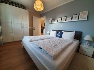 Das Hauptschlafzimmer zum Erholen mit TV