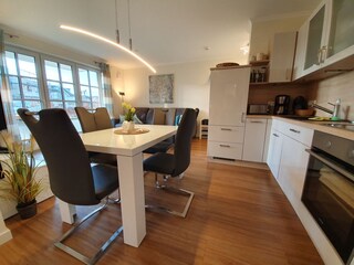 Essen und Zusammensein in der Küche und Essbereich